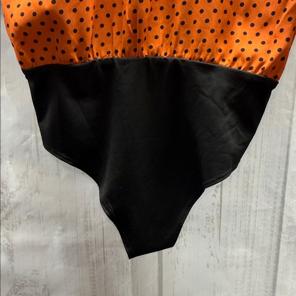 Haute Monde NWT Orange and Black Polka Dot Short Sleeve Surplice Blouse Bodysuit - Picture 6 of 12